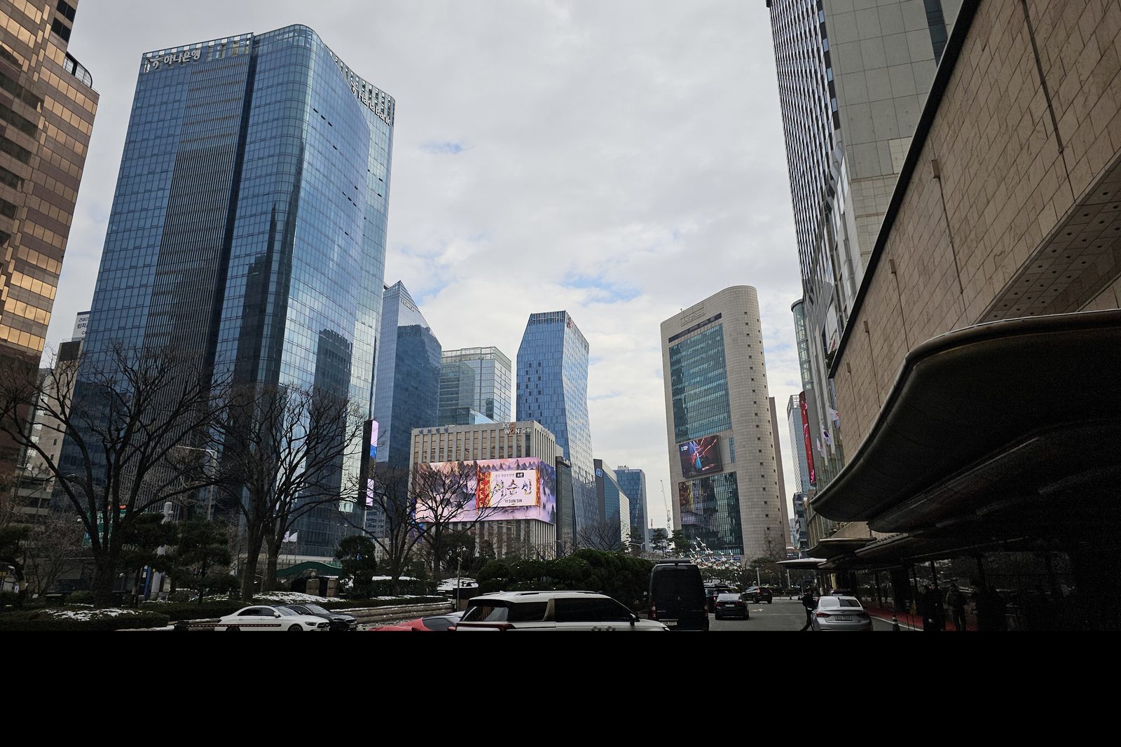 을지로를 따라 선 서울 도심 업무지구 빌딩