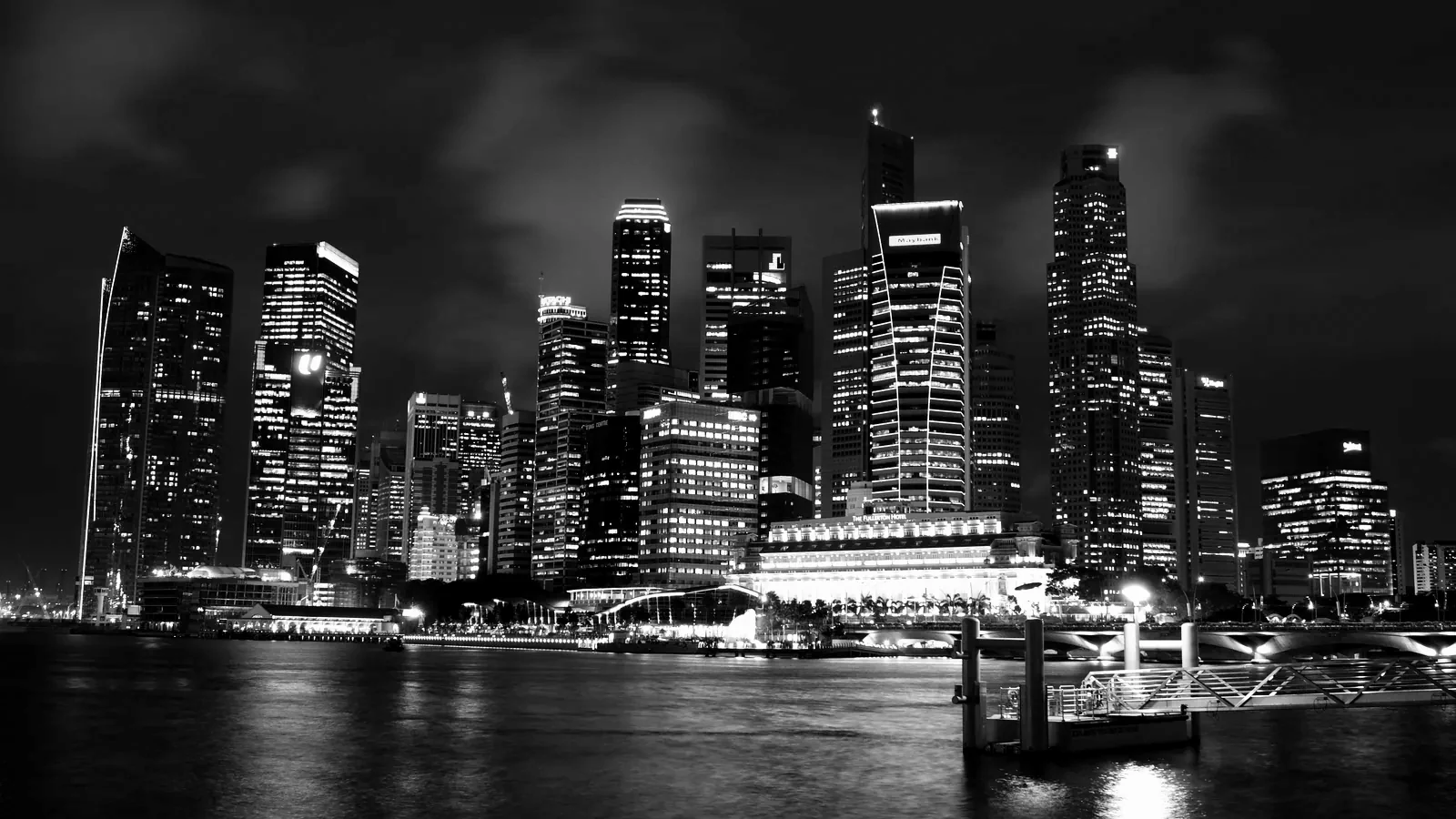 싱가포르's central business district at night