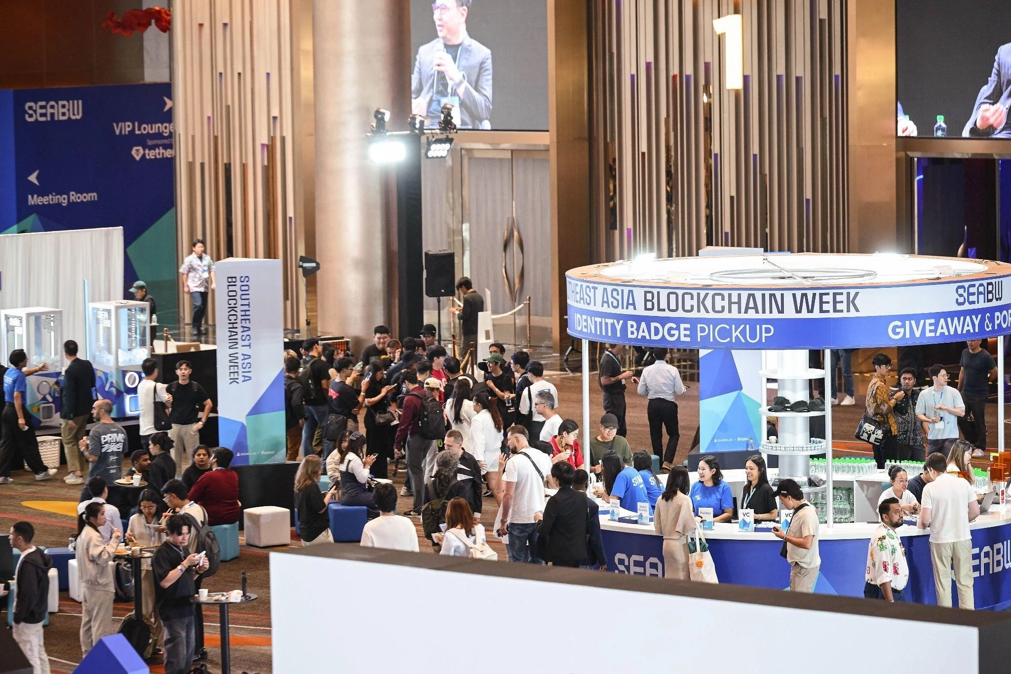 방콕 Southeast Asia Blockchain Week 2026 행사장의 참가자들