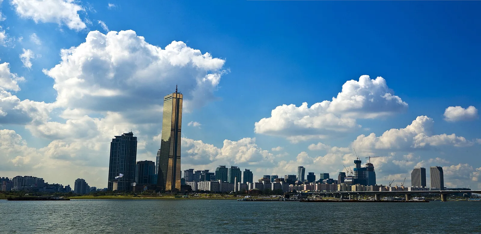 Han River Seoul skyline Pixabay 1214950 — editorial context