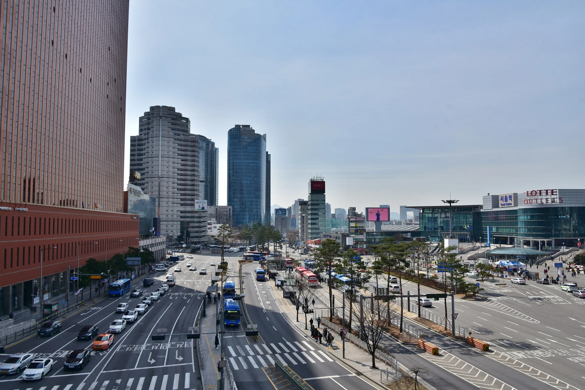 Downtown Seoul (2) (41087270502) — editorial context