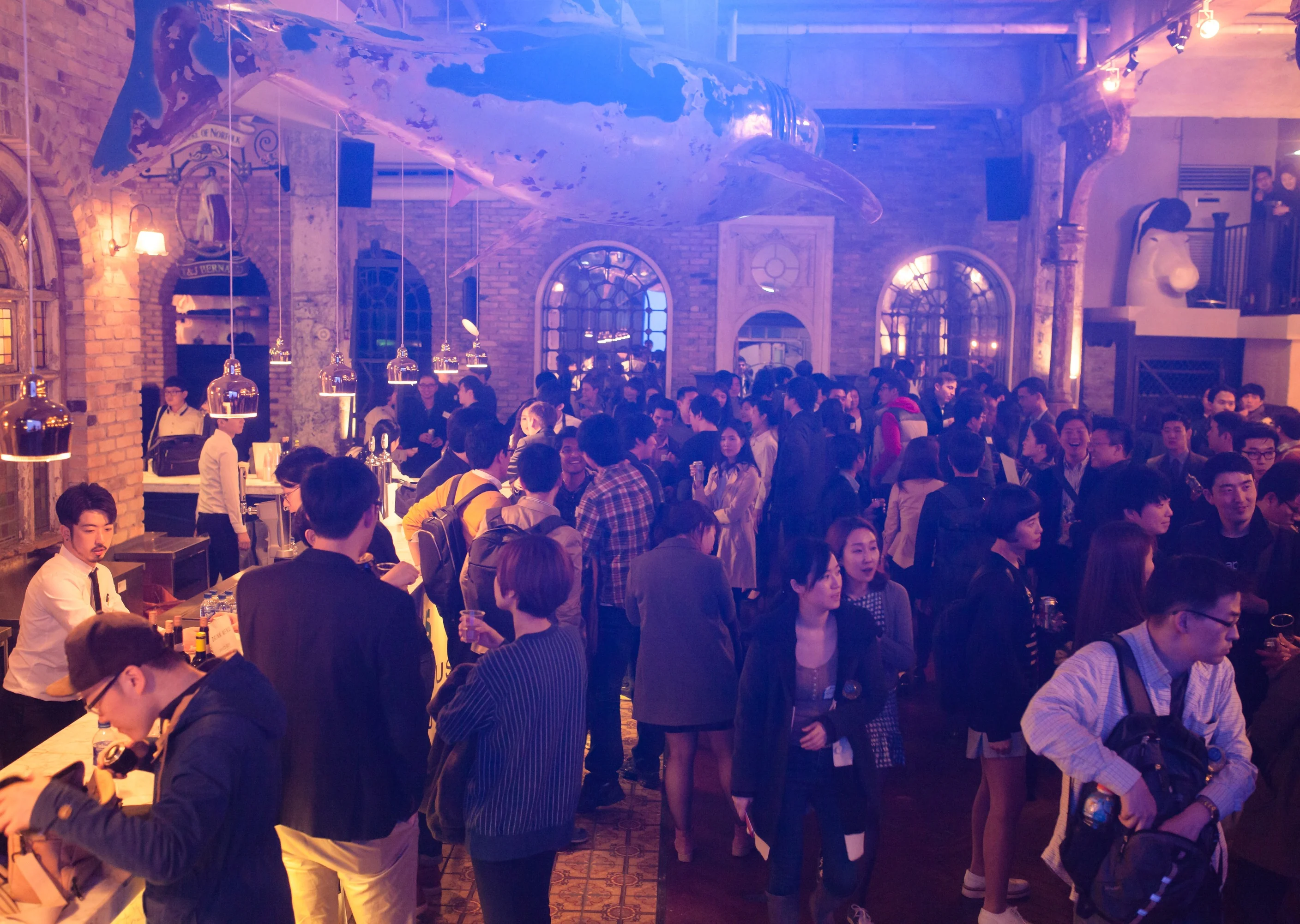 Networking at the bar during TechCrunch Meetup + Pitch-off Seoul 2015 · editorial context